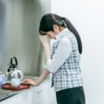 【女性は男性より損！】女性たちの嘆き続々～生理がつらい、職場で雑用強制、育児で退職、苗字を手放す……