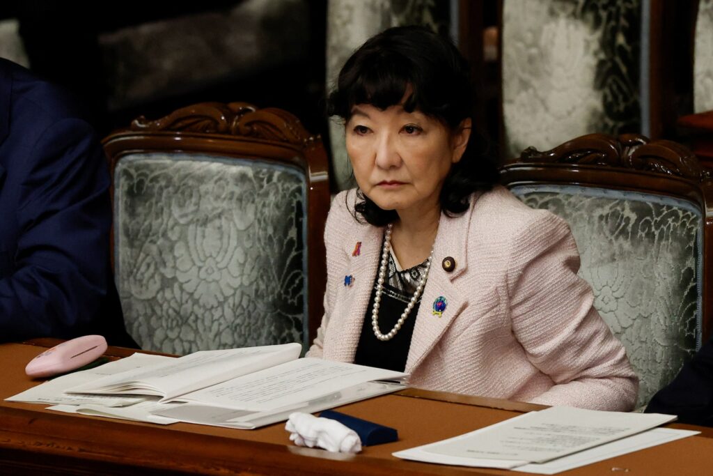 市場動向など十分注視、「責任ある積極財政」に基づき経済財政運営＝片山財務相