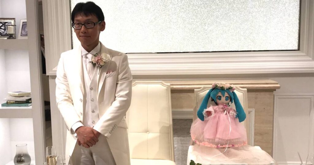 「老人ホームもミクちゃんと一緒に入ります」初音ミクと結婚７年目の独身男性が語る、幸福な生活と老後の展望