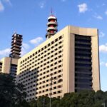 【社会】偽造１万円銀貨１０００枚以上持ち込みか、２５０枚密輸容疑で中国籍の男を再逮捕…「昭和天皇在位６０年」本物に比べ光沢なし