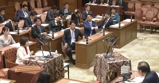 共産議員、質問だけで時間を使い切る→はい質疑終了→一言一言一言一言！と食い下がる