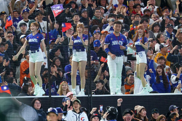 【龍角散のCMに出演したことでも話題】「え、いるんだ」 WBCスタンドに現れた台湾の人気美女チュンチュン　脚だし＆腰フリフリ「マジで一番可愛い」