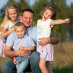 「それができないなら、子は持たないほうがいい」日本より労働時間は短いがGDPは1.37倍 北欧スウェーデン、日本人にはない働き方