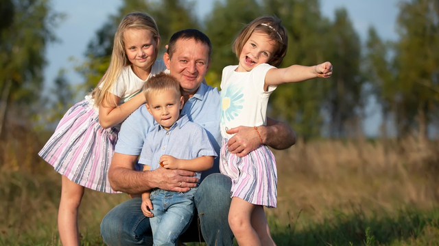 「それができないなら、子は持たないほうがいい」日本より労働時間は短いがGDPは1.37倍 北欧スウェーデン、日本人にはない働き方