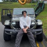 日本でも話題の“奇跡のイケオジ”が60歳に　現在の姿に「信じられない！」「20代でも通用する」「異次元のかっこよさ」