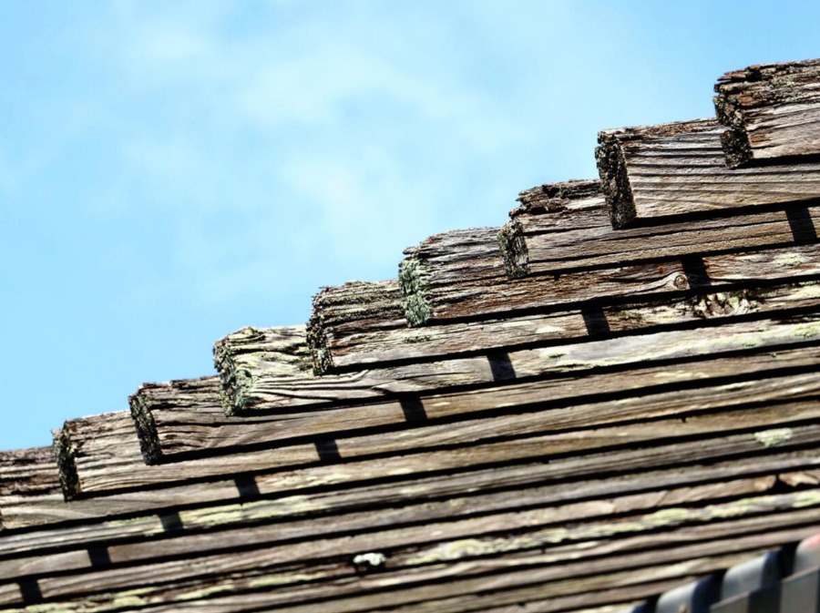 木製ルーバーの廃材を利用した隈研吾氏のサイン入り記念グッズ（３０００円）限定５００個