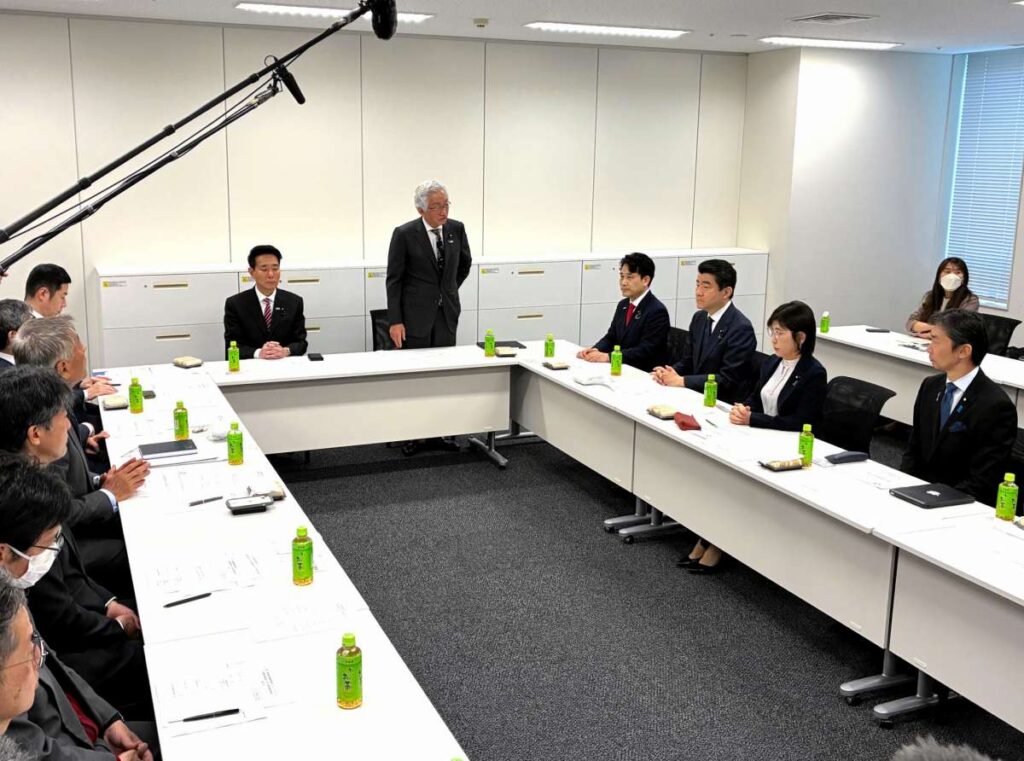 【北陸新幹線】延伸ルート、与党整備委今国会中に決定で合意 JR西は現行小浜・京都ルート改めて希望