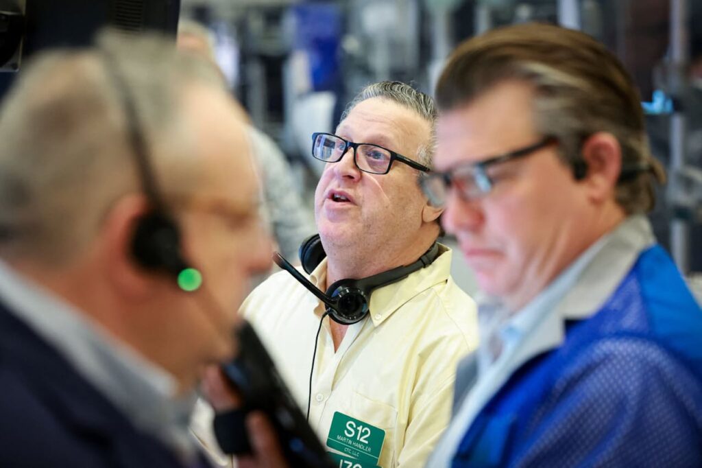 トランプ氏「戦争ほぼ終了」　NYダウ239ドル高、原油81ドル台に急落