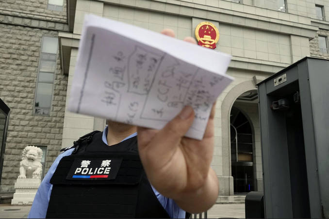 中国のスパイ、人権活動家を装ってると判明・・・