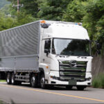 トラック運転手、「隠れ残業」が常態化、待機時間が休憩扱いされるなど過酷、規制強化後も長い拘束