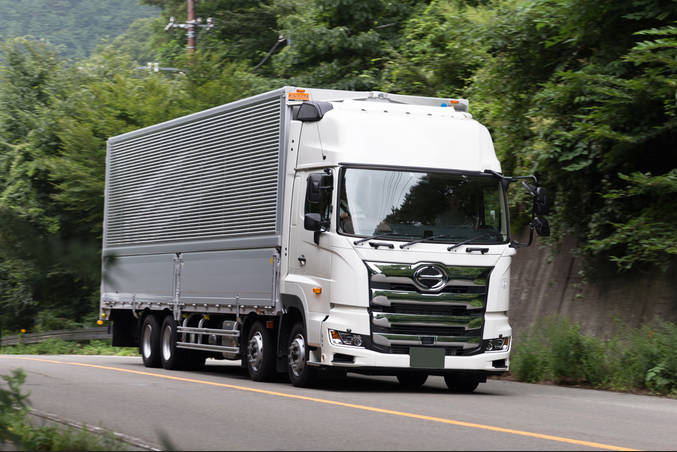 トラック運転手、「隠れ残業」が常態化、待機時間が休憩扱いされるなど過酷、規制強化後も長い拘束