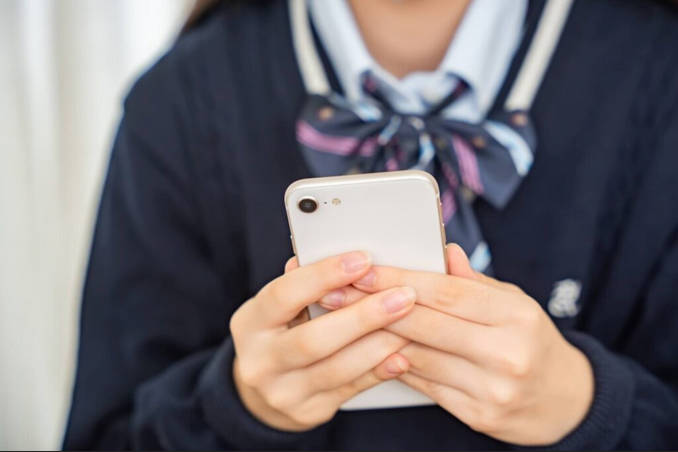 オ〇〇ーの様子の動画を生徒の女子高生に送信　高校男性教諭を懲戒免職