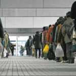 【東京】食料配布に長い列、現役世代姿も　物価高が長引き、困窮続く