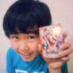 「10年前の俺、喜んでるかな」鈴木福、デュエマを握りしめた“超絶可愛い幼少期”を披露「ちび福くん可愛すぎる」