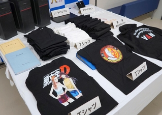 【兵庫】漫画「頭文字Ｄ」の無許可製造Tシャツを所持疑い　中国籍の2人逮捕　中国のサイトから受注か