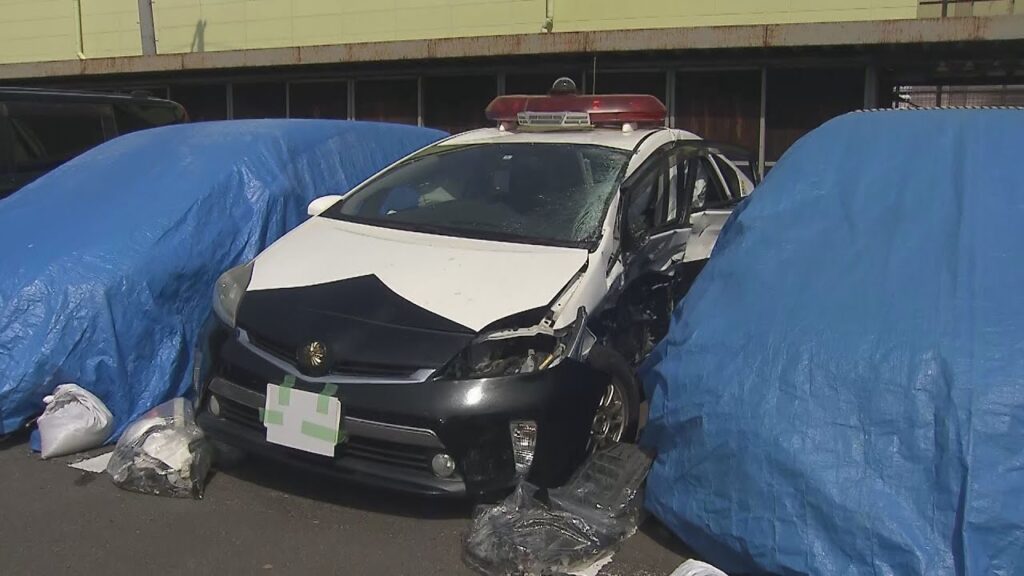 パトカーと乗用車が出合い頭に衝突、３人搬送…先月も同じ警察署で緊急走行中に事故