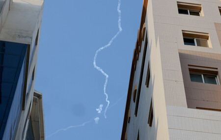 イラン報復攻撃でドバイ・アブダビ空港に着弾　複数の負傷者