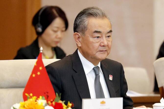 王毅ちゃん「頼む！世界がどうなってもいい！中国にだけは石油を融通してくれ」　中東各国へ特使派遣