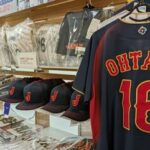 【インターネットでは売り切れだったのでラッキー！】大谷翔平選手のレプリカユニフォームも販売　花巻空港でWBC関連商品の限定販売　岩手