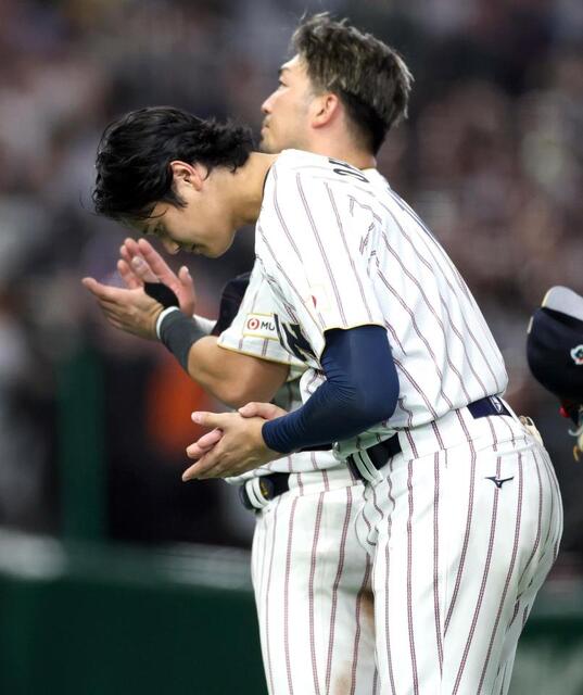 【WBC】侍ジャパン　大谷翔平が貴賓席に深々と一礼　６０年ぶり天覧試合にファン「こんな光景一生見られない」「涙が出そうに」「日本って素敵だなって」