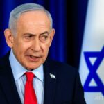 イスラエル首相、激怒した議員たちに国会を追い出されるwww