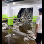 中国・瀋陽の地下駐車場、豪雨で擁壁崩落→中から大量の建築ゴミが出てくる