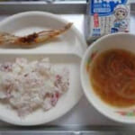 【食べ物】埼玉小学校のししゃも1匹給食、再び批判の的