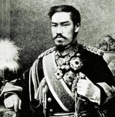 王朝交代をふせぐため明治帝が固く禁じたのが女系､養子｡なぜ高市は養子OKに改正したんだ？