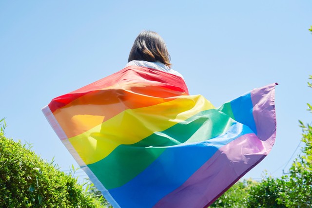 【調査】LGBTQ+当事者比率1割超の時代　学校教育で「性の多様性を教えるべき」が約8割に