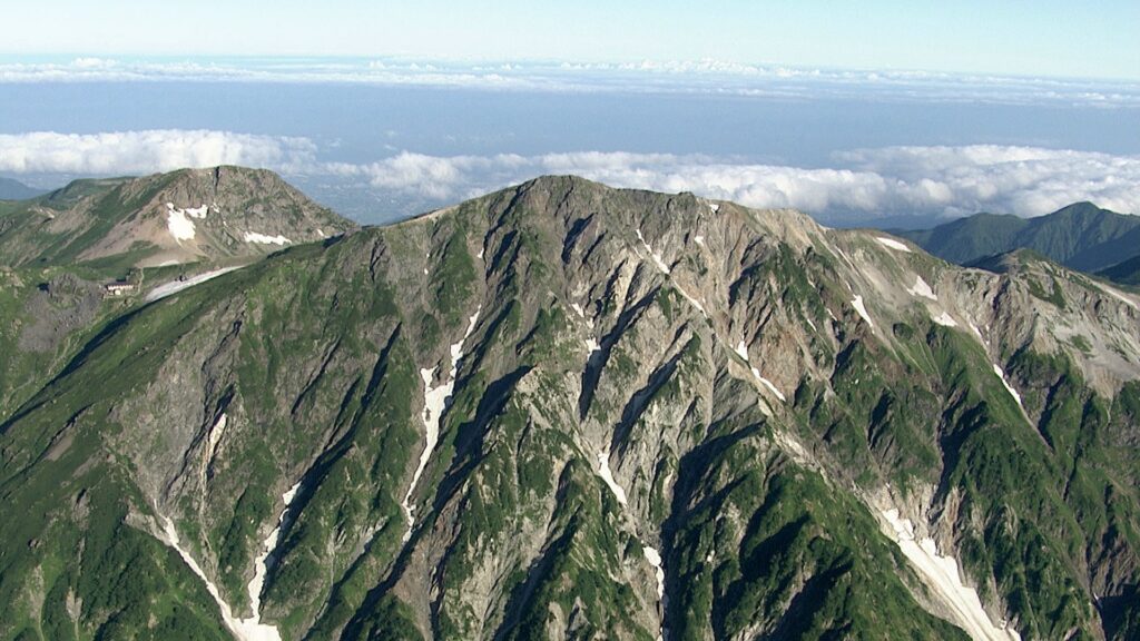 外国籍の女性2人が行きと帰りで2度遭難　「痛みで自力下山できない」女性2人をヘリで救助