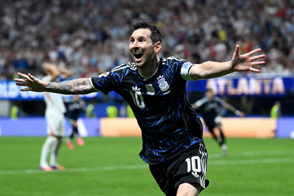 【サッカー】W杯決勝を前に、FIFAの「アルゼンチン優遇」を疑う声が上がる理由