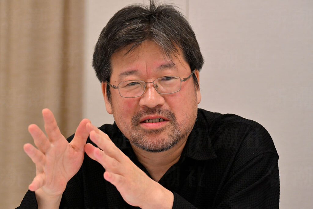 「身体接触が禁じられたのに、橋本さんと抱き合うシーンが脚本に…」「結局、脚本を書き換える事態に」