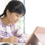【教育】「デジタル教科書」より「紙とデジタルを組み合わせた教科書」望む回答が8割　小学校低学年では「紙の比重を多く」