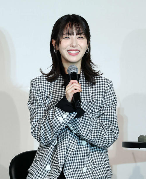 浜辺美波が「これが芸能人か」と思った俳優とは