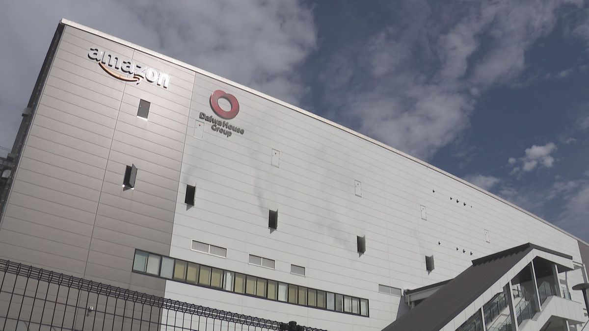 アマゾン倉庫の火事　出火から24時間経過も未だ鎮火せず消火活動続く　大阪・茨木市