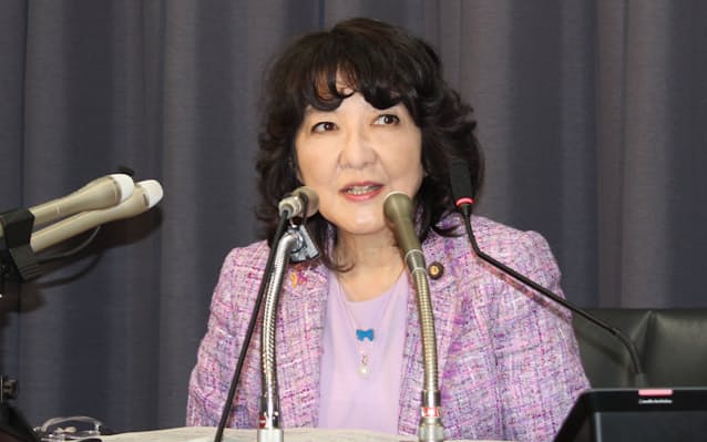 【片山財務相】25年度の補正予算｢十分な規模に｣　消費減税｢安易に扱わず｣