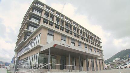 【社会】 民家の敷地内で女性（26）が横向きに倒れて死んでいるのが見つかる【長崎】