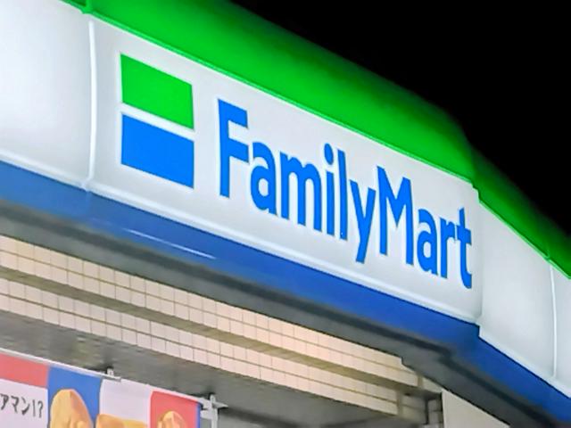 【ファミリーマート】駐車場で「新車試乗会」 販売会社に貸し出す事業、26年にも