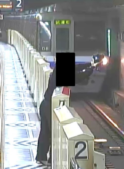 「絶対にやめて」「迷惑すぎる」試運転で撮り鉄が…非常ブレーキの事態に発展した危険行為に非難殺到