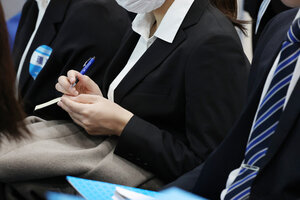 就活日程の見直し検討へ　政府、29年春入社から　日程の前倒し案も