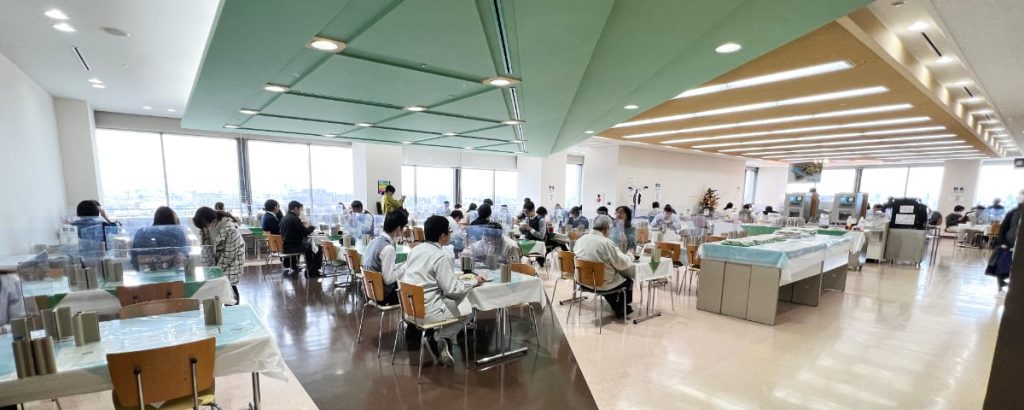 【5ch民】悲報　市役所食堂、乞食老人に占拠され終了