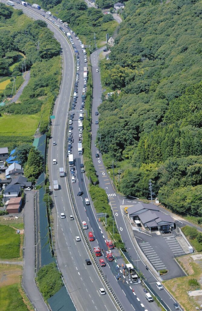 名阪国道っておかしくね？中日新聞が気づいてしまう。「60km/hで走っても車カスに頻繁に抜かれる」