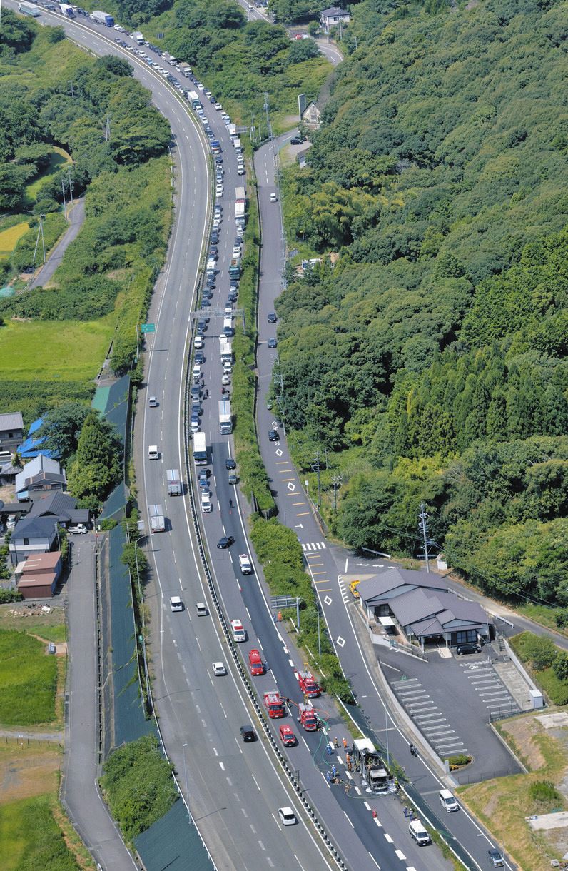 名阪国道っておかしくね？中日新聞が気づいてしまう。「60km/hで走っても車カスに頻繁に抜かれる」
