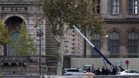 【国際】仏ルーブル美術館に覆面強盗、「ナポレオン3世妃のブローチ」など歴史的宝飾品8点奪う