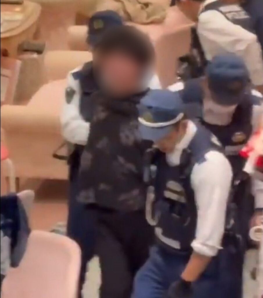 イオンモールの刃物男　ナイフを3本所持か　元交際相手「職場に来るかもしれない」相談受け警察警戒