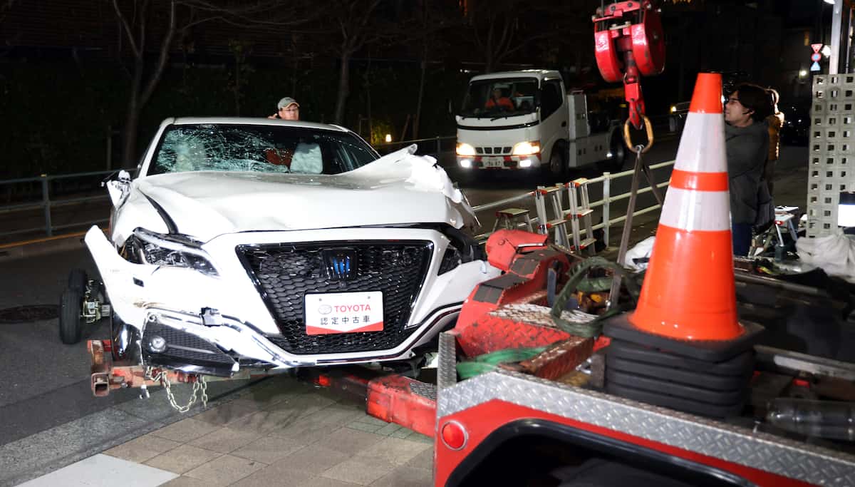 「人が舞い上がった」3連休最終日、自転車やスニーカーが散乱　足立区のひき逃げ