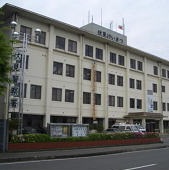 「勝手に食べている人がいる」と通報 会計せずに次々と商品を開封 コンビニ店内で弁当等3点を食べたか