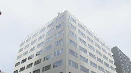 教師、体罰で減給3か月…外靴を脱がせ、その裏底を生徒の左頬から胸元などにこすりつける