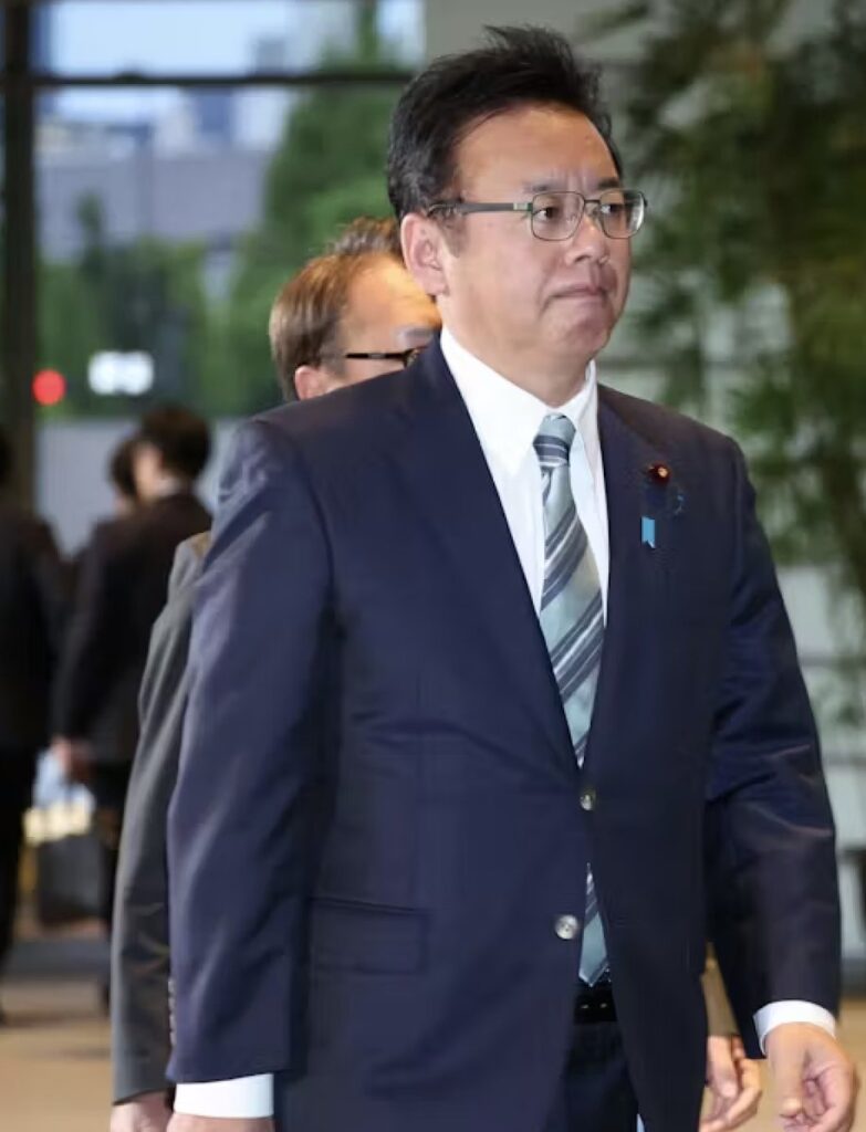 上野厚労相「有識者と意見交換」　政治資金でスナック支出を釈明　赤坂のスナックに31万円　女性演歌歌手のファンクラブ2万8600円