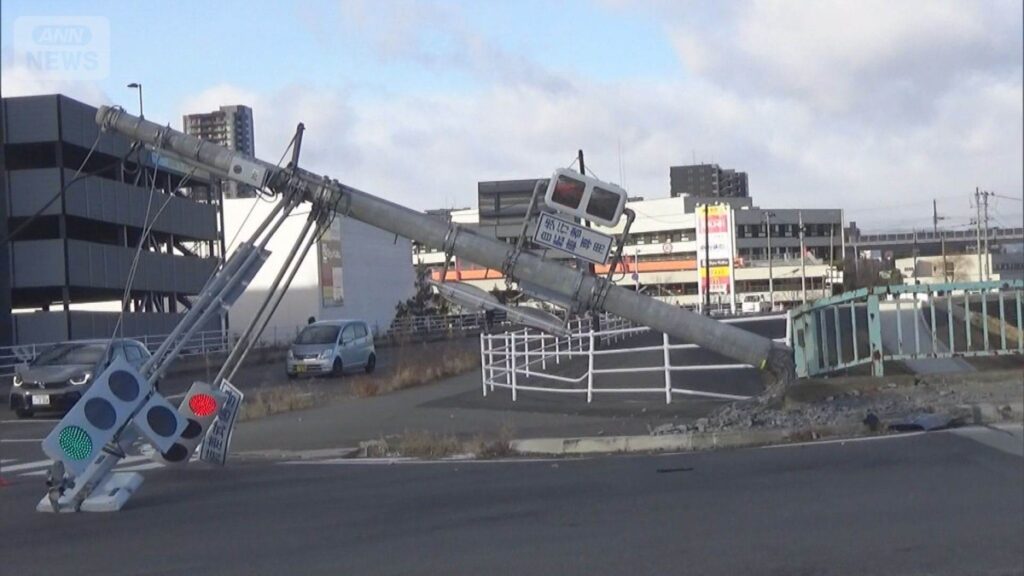 33歳大工の男、無免許＆酒気帯び運転で信号機をなぎ倒す　福島県